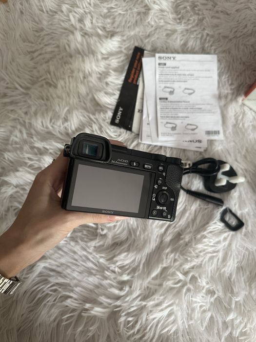 Sony Alpha A6000 + объектив 16–50 мм OSS