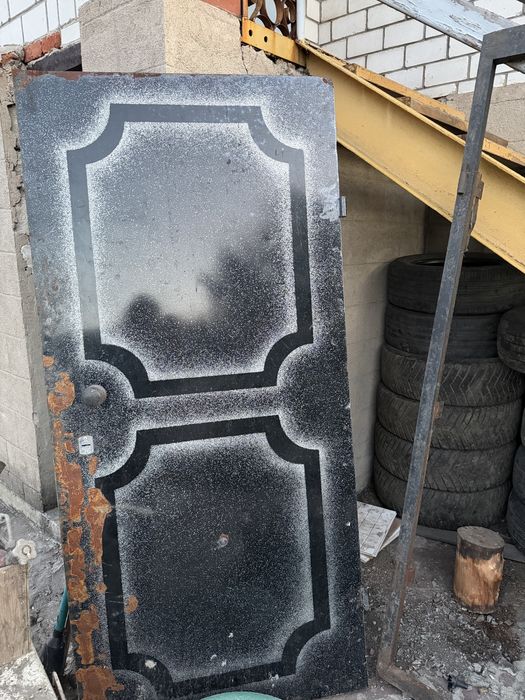 Продам железную дверь