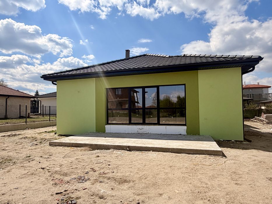 Самостоятелна къща 133кв.м. в с. Скутаре