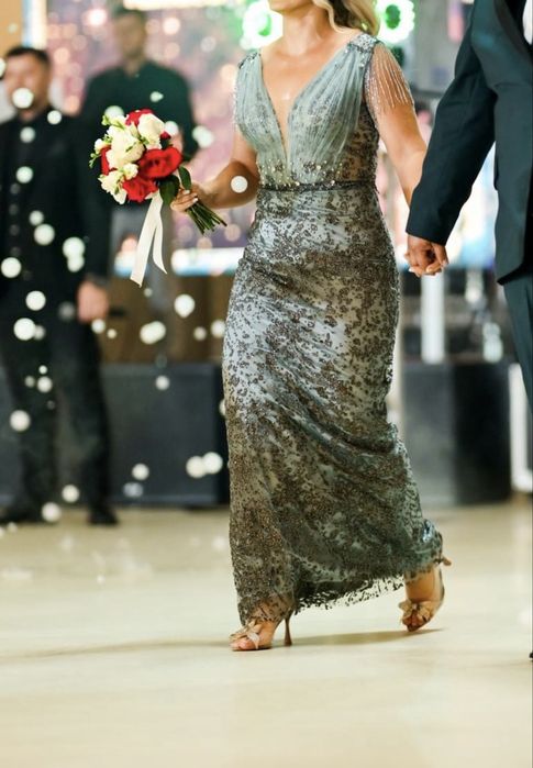 Vand rochie de nașă