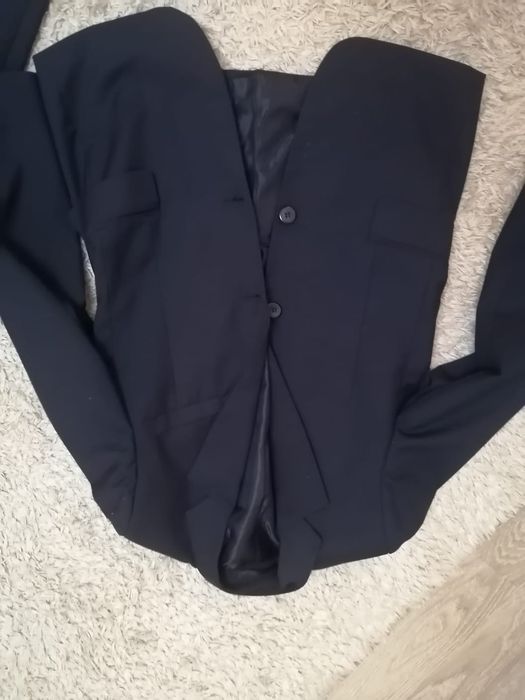 продам детскую школьную форму