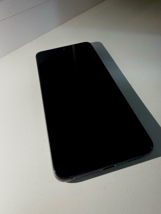 Отличный Samsung  S21 Fe