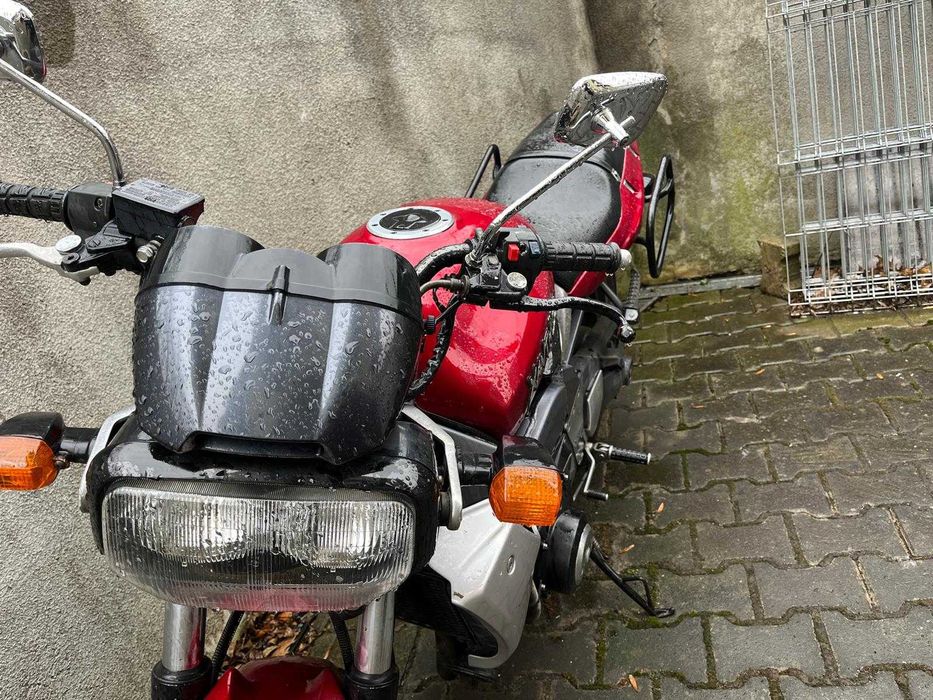 Motocicleta Xanthus ZR400