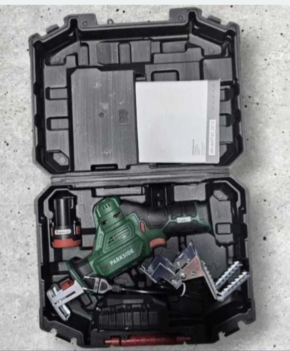 Fierastrau sabie  de mana pe acumulator