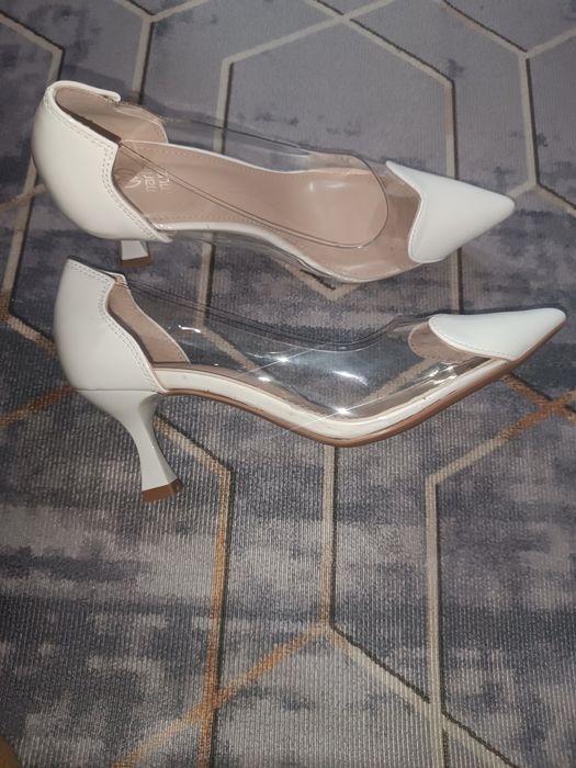 Белый каблук.Б/У