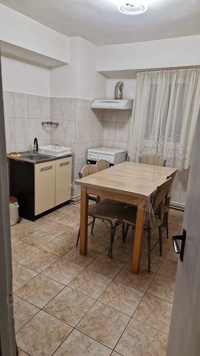 Inchiriez apartament