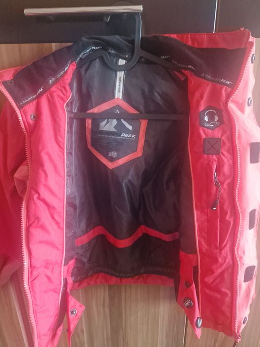 Детски якета на Benetton и Mountain peak