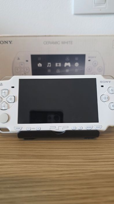 Sony PSP 2000, Modat, 550 jocuri, consola 9 în 1,  gata de joacă