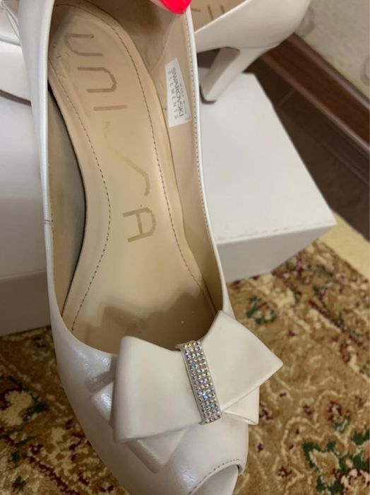 Продам нрвые женские туфли