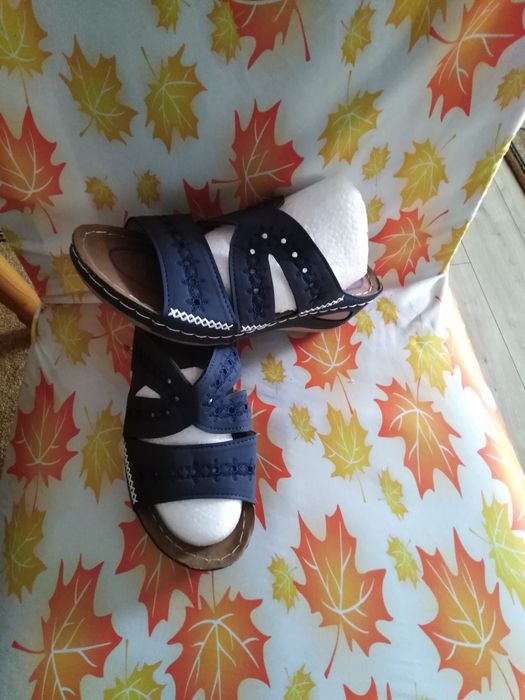 НОВИ Дамски обувки и сандали, чехли