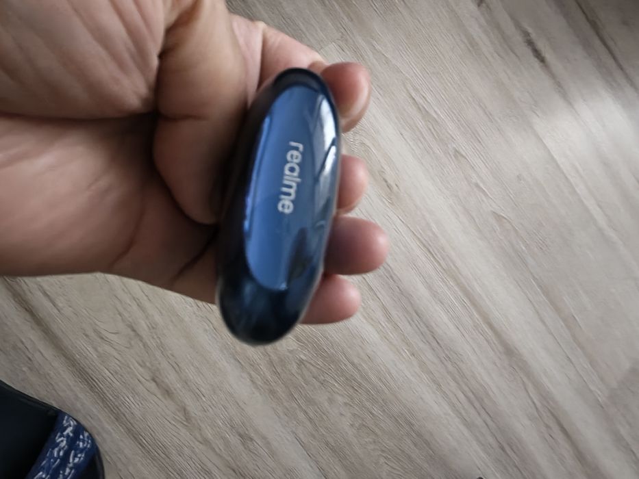 Продам наушники realme
