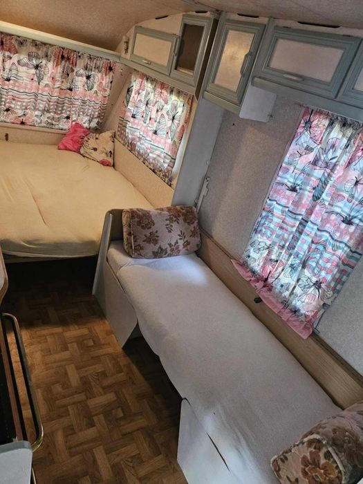 Каравана къмпинг китен