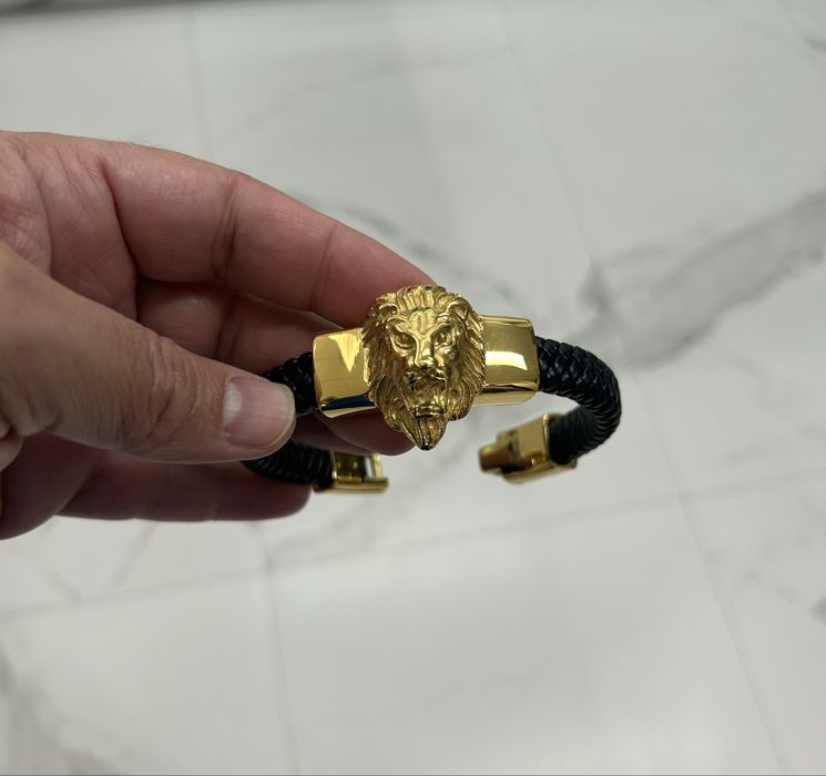 Гривна с лъвска глава