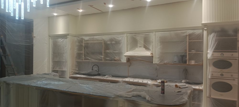 Услуга по покраске мебели реставрации лестниц, панелей.