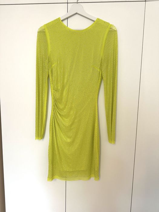 Неоновожълта рокля с камъчета