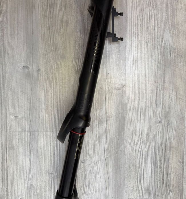 Vând furca rockshox
