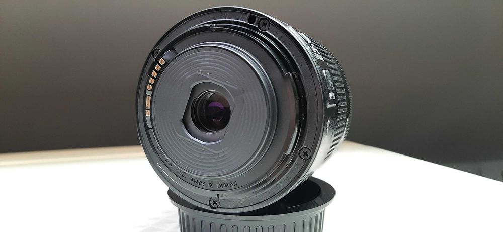 Цифров фотоапарат Canon EOS 650D на 2614 кадъра с Нов обектив Canon EF-S 18-55mm f/4-5.6 IS STM
