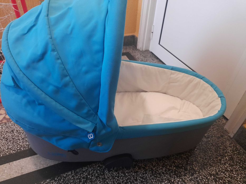 Бебешка количка с два коша