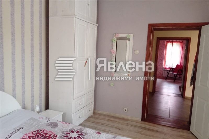 Производствено хале с жилищна част в Крумово