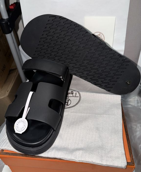 Продам шлепанцы Hermes