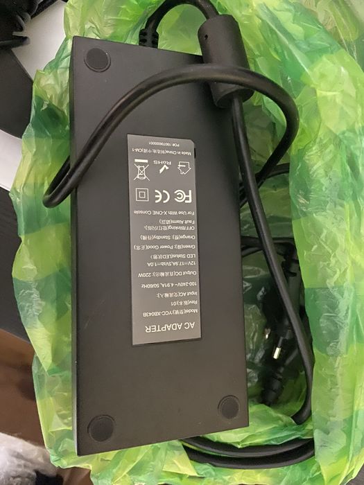 Xbox One 2TB (2000GB) + Контролер и Захранване — Отлично състояние