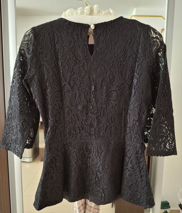 Bluza din dantelă neagră