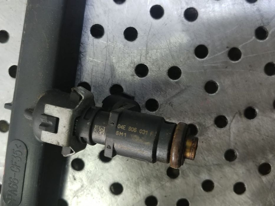 rampa cu injectoare 1.0 b chy vw polo 6r  skoda fabia 3  seat ibiza 6j  04e906031f