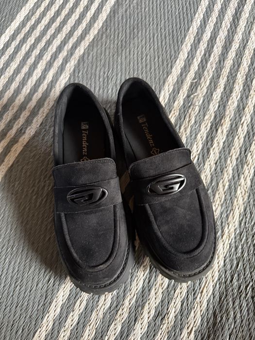 Черни велурени лоуфъри