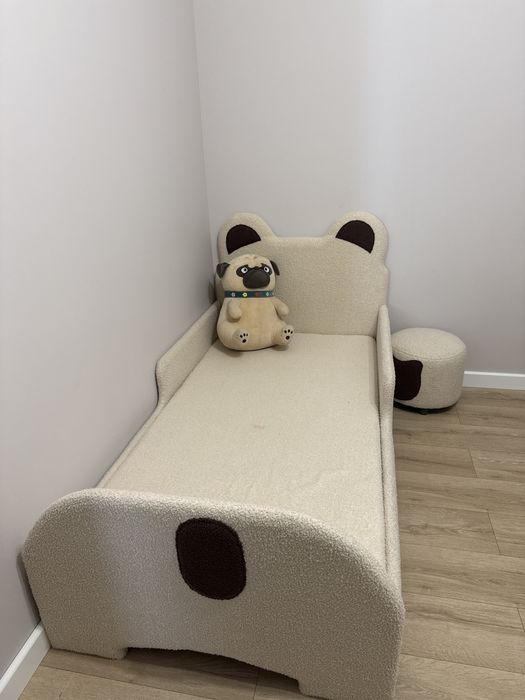 Детская кроватка с пуфиком