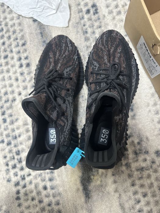 Продам кроссовки Yeezy350 v2