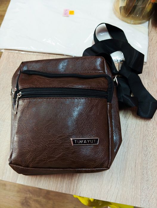 Мъжка чантичка с дълга дръжка