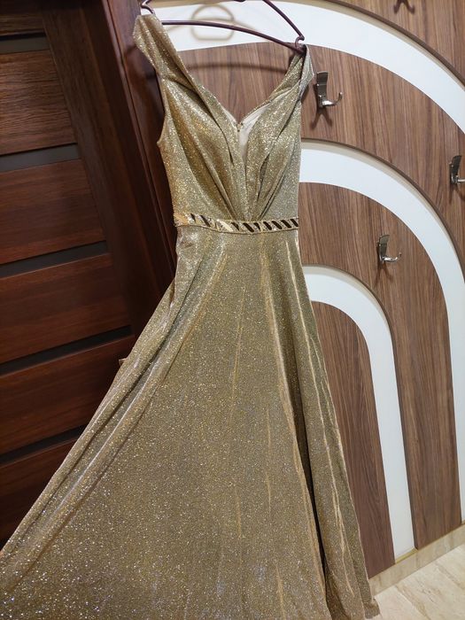 Златна официална рокля