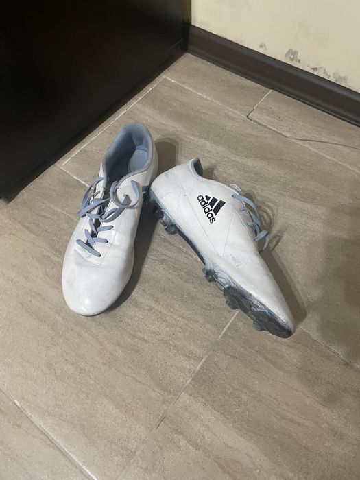 Футболни обувки Adidas с подарък чорапи