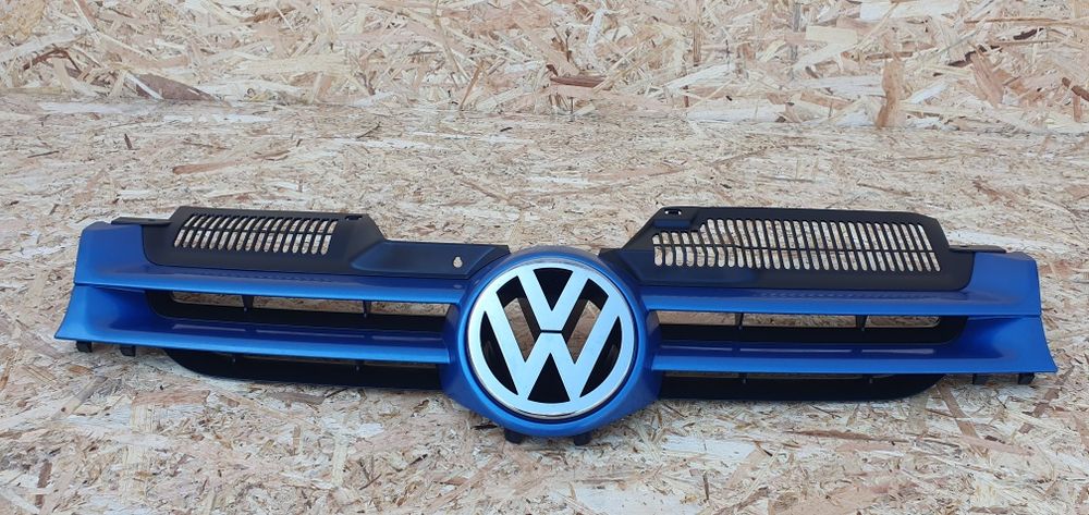 Grilă Volkswagen Golf 5 originală cu siglă 1K0853651K 1K0853651A