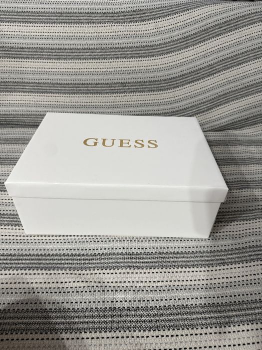Оригинални обувки Guess