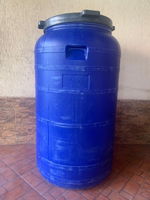 Butoaie plastic 250L