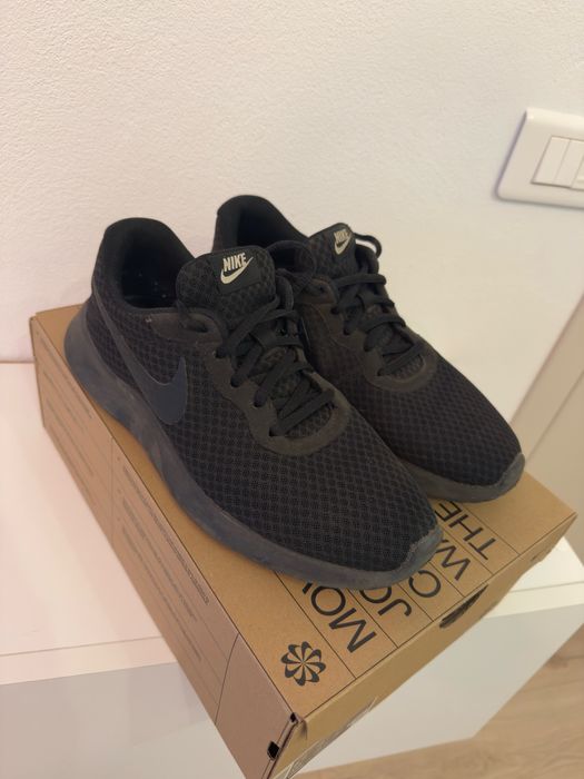 Nike Tanjun marimea 41