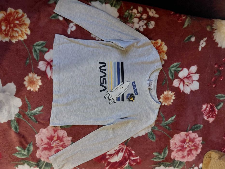 Vand 3 bluze copii 7-8 ani