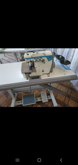 Продаётся швейная машинка оверлок Jack