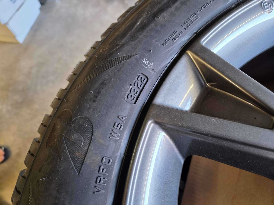 NISSAN ARIYA оригинални нови джанти 19" в комплект със зимни гуми 235/55/R19 Bridgestone Blizzak XL