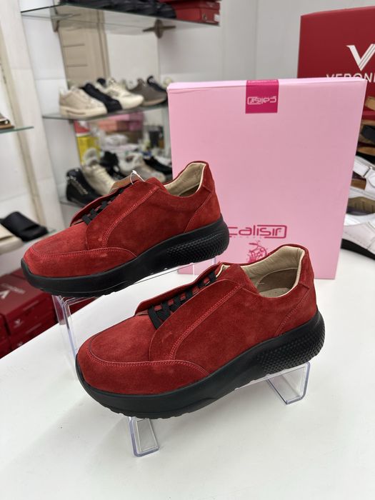 Женские кроссовки размер 37