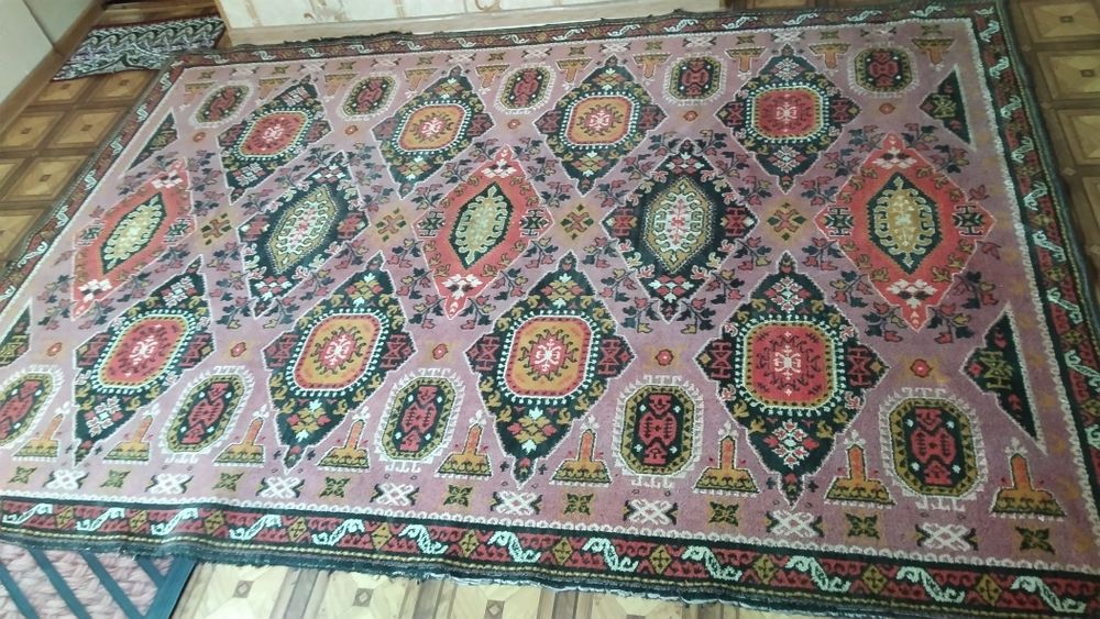 Продаётся  советский ковёр времён  SSSR davridan qolgan gilam Sotiladi
