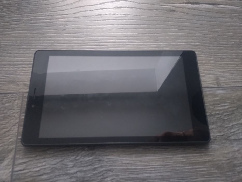 Vând tableta Vodafone