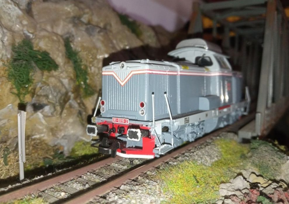 Locomotiva diesel LDH CFR, conversie din roco 52254 H0, 1:87

Locomoti