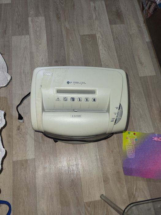 Продам Шредер Deli