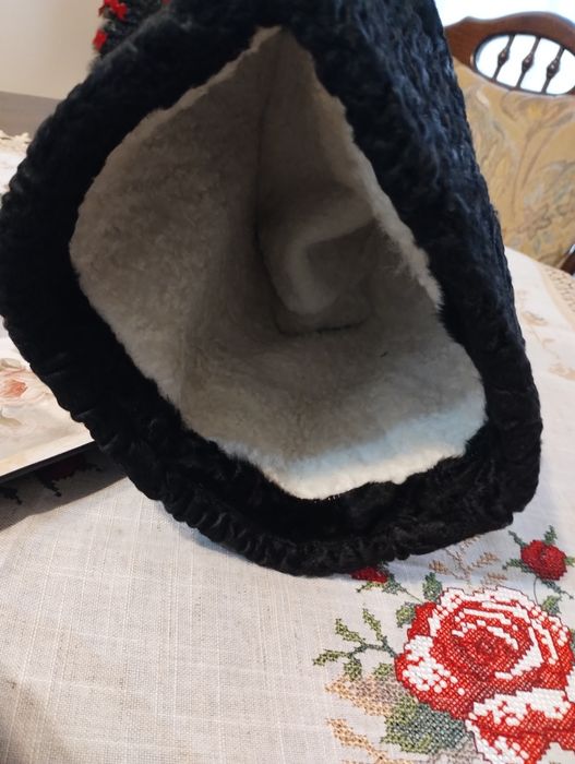 Căciulă astrahan Noua