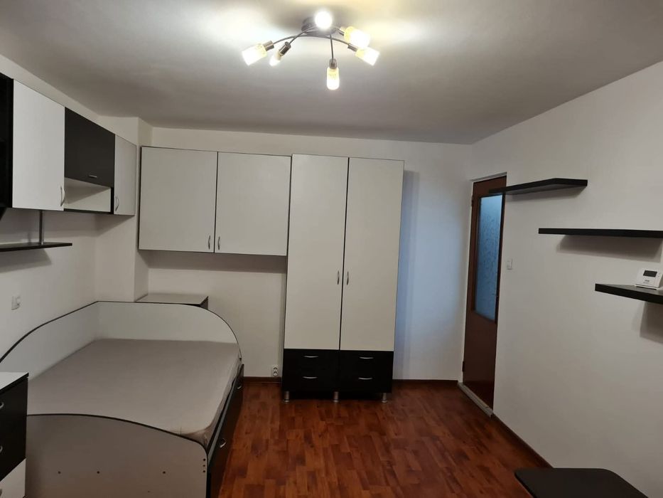 Închiriez apartament