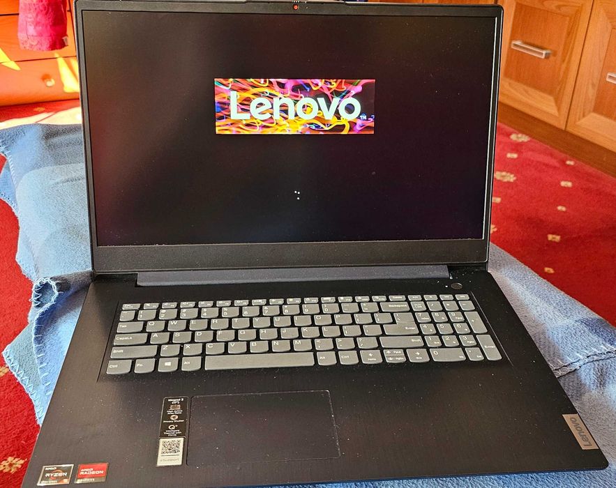 Laptop LENOVO 17' +4 tb +20 GB Ram