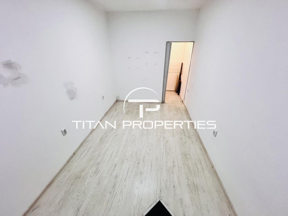 Дава се под наем Офис в Бургас, Център - 20 кв.м за 183.6 € - Снимка #1