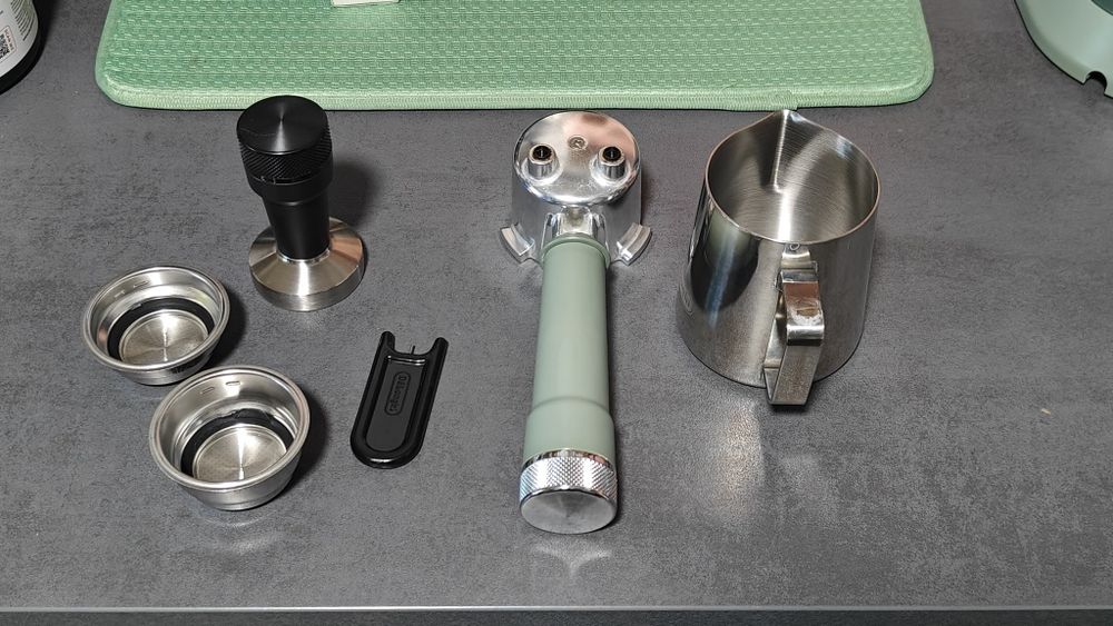 Vând Espressor DeLonghi Dedica Duo E890
